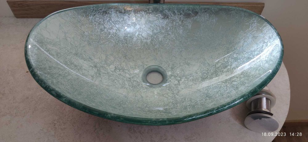 Umywalka szklana nablatowa