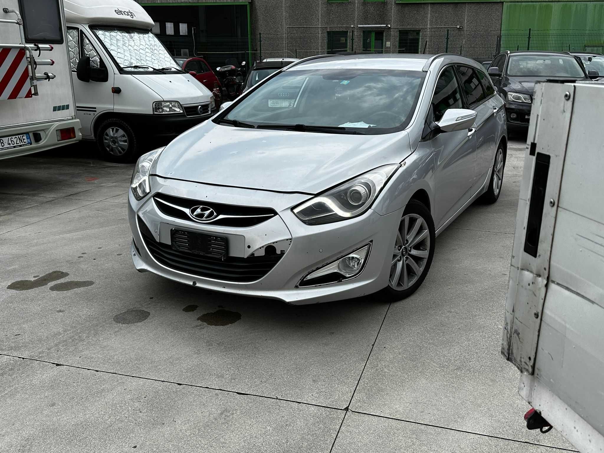 Hyundai i 40 1.7d  Posiadam  inne  auta  z  włoch  całe  i uszkodzone