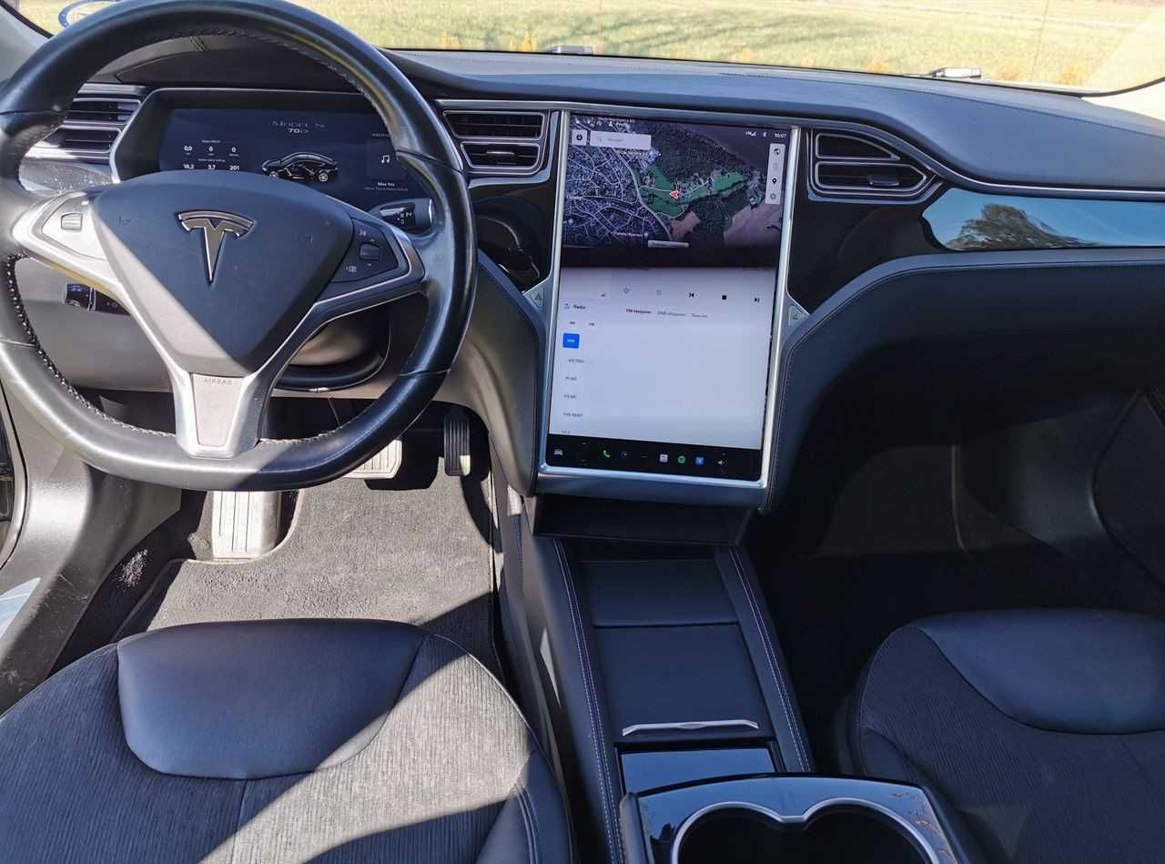 Автомобіль Tesla Model S 2016 року з Норвегії