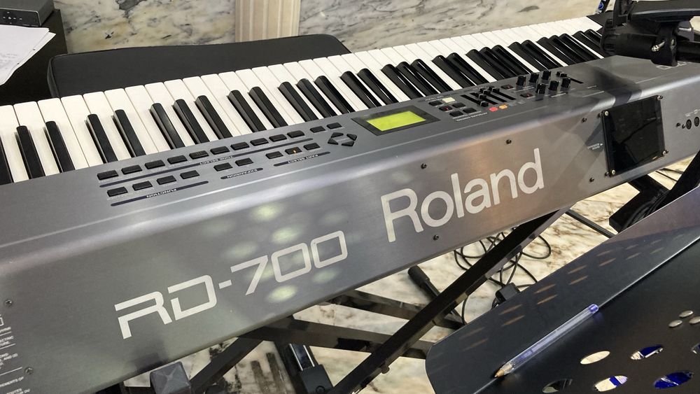 Roland RD700 - Stage Piano