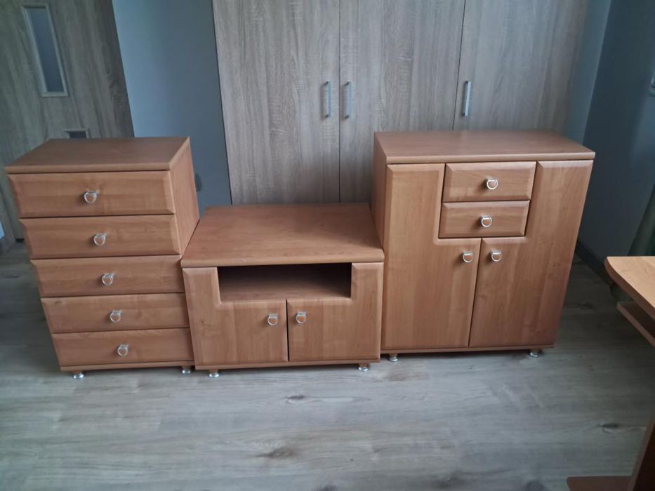 Zestaw mebli do salonu /sypialni i biurko