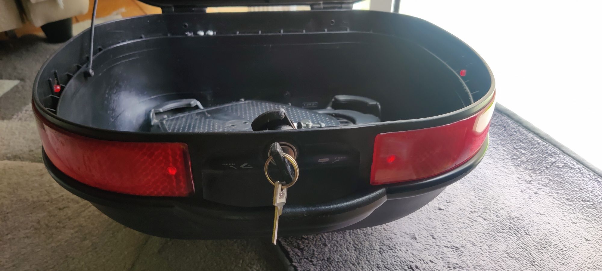 Top Case com espaço para um capacete