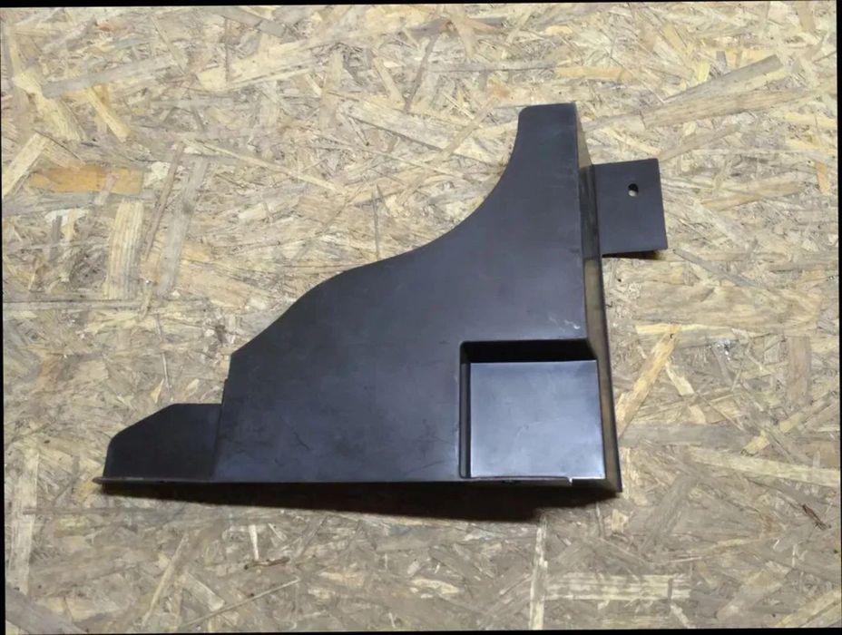 FREEMONT JOURNEY PLASTIk osłona bagażnika prawa