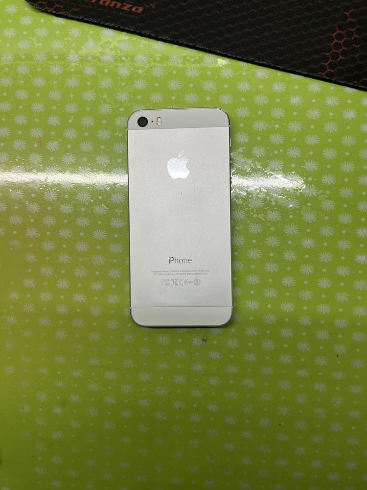 Телефон iPhone 5S 16Гб Silver