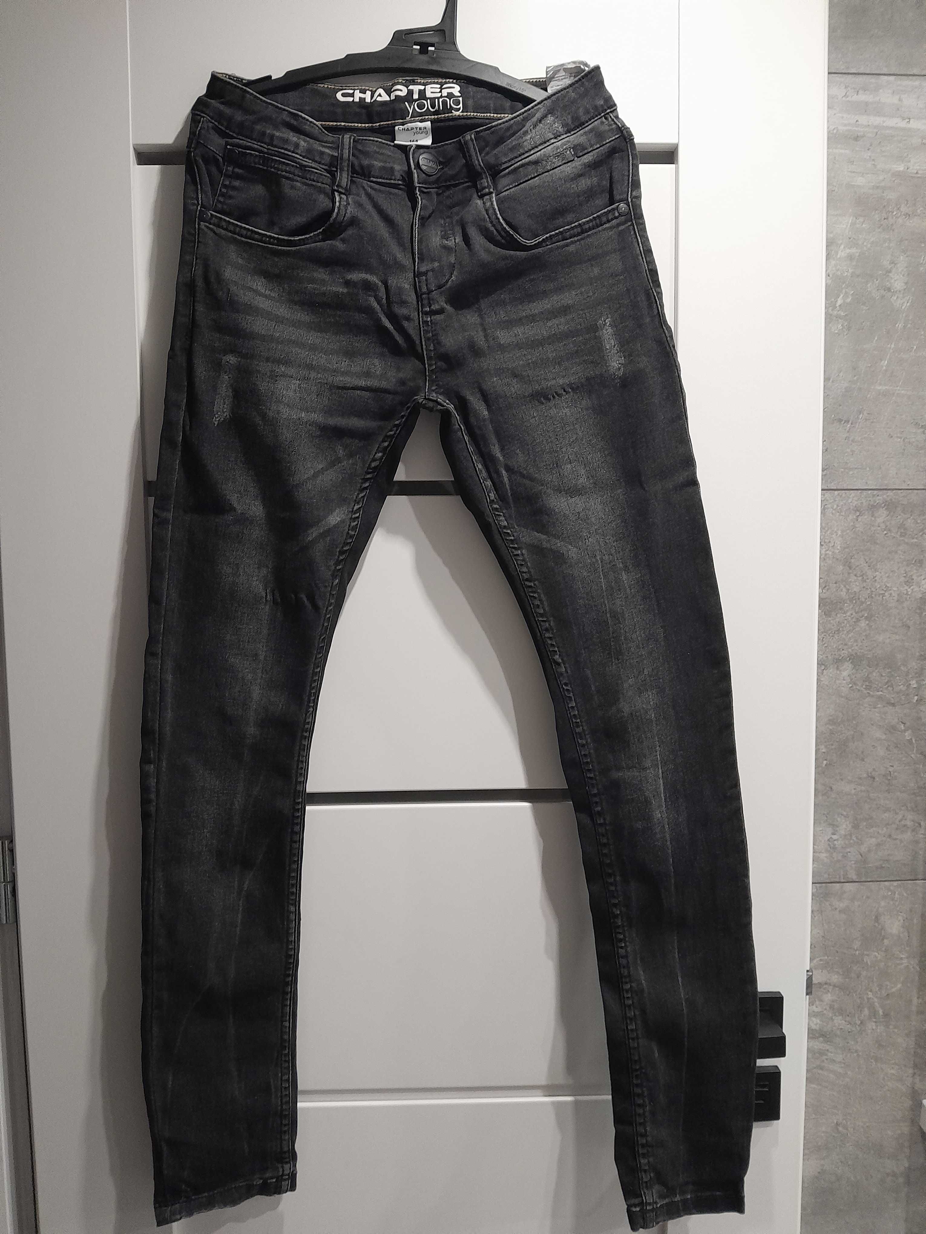 Jeansy czarne, zwężane nogawki, rozmiar 164