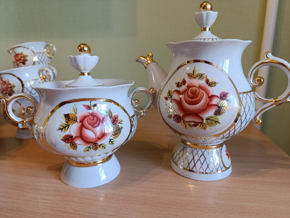 Порцеляновий (фарфоровий) чайний сервіз на 6 осіб