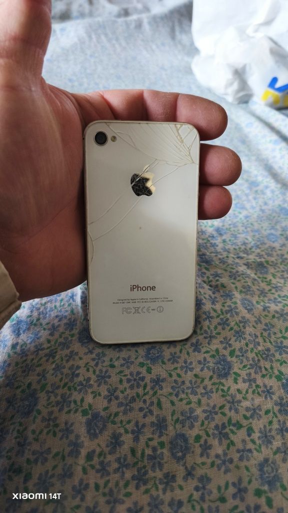 iPhone 4s (один утопленник два заблокированные)