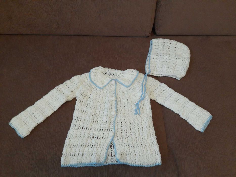 Sweterek dziecięcy i czapeczka np. do chrztu św.