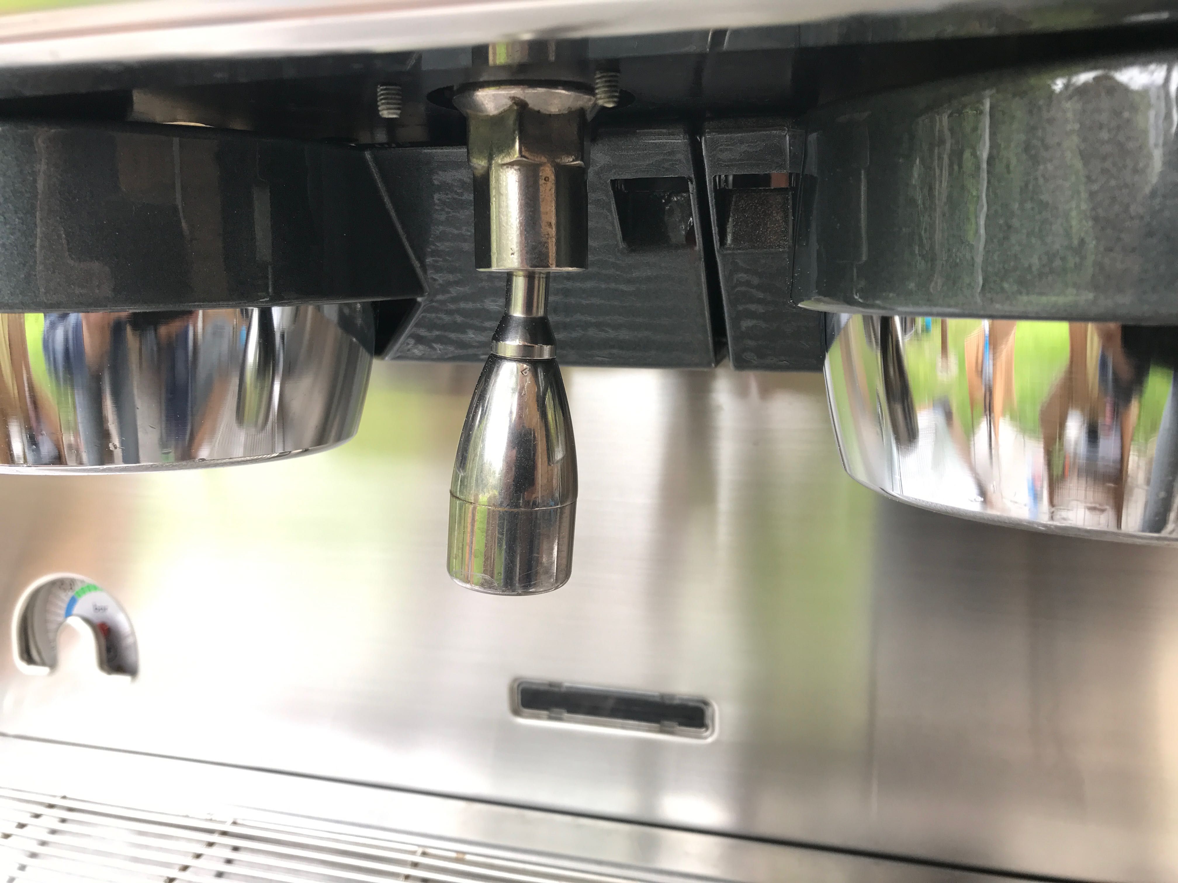 ekspres kolbowy ciśnieniowy La Cimbali M32 bistro po REMONCIE Astoria