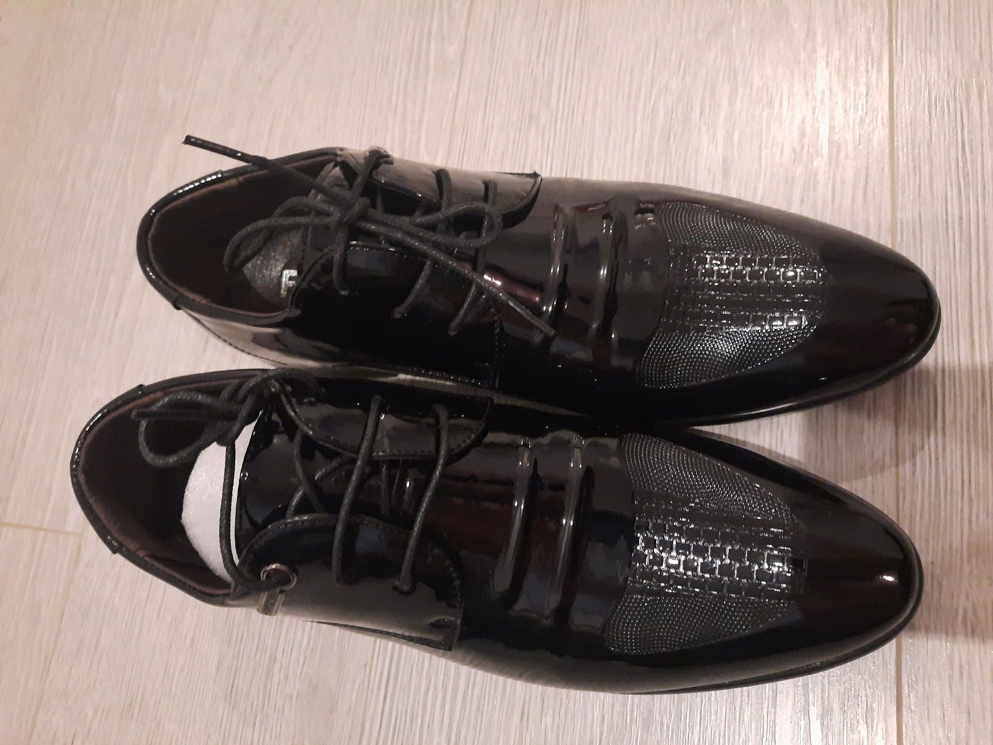 Męskie półbuty eleganckie lakierowane obuwie wizytowe