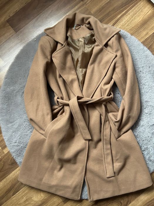 Płaszcz wiązany z paskiem