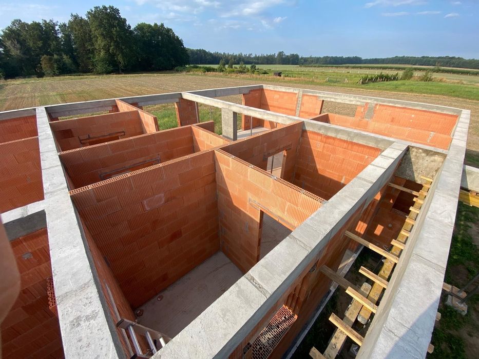 Budowanie domów, murowanie, ławy fundamentowe, stan surowy po dach