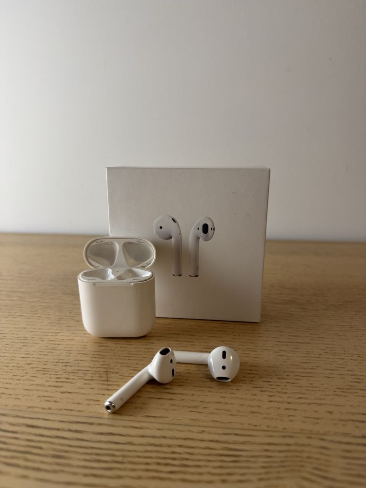 Apple AirPods 2 – bezprzewodowe słuchawki z etui ładującym