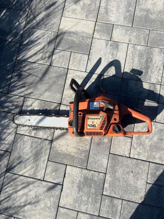 Pila husqvarna 136