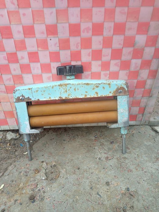 Выжималка от стиральной машины.