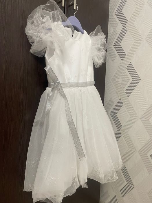 Продам новорічну сукню для дівчинки