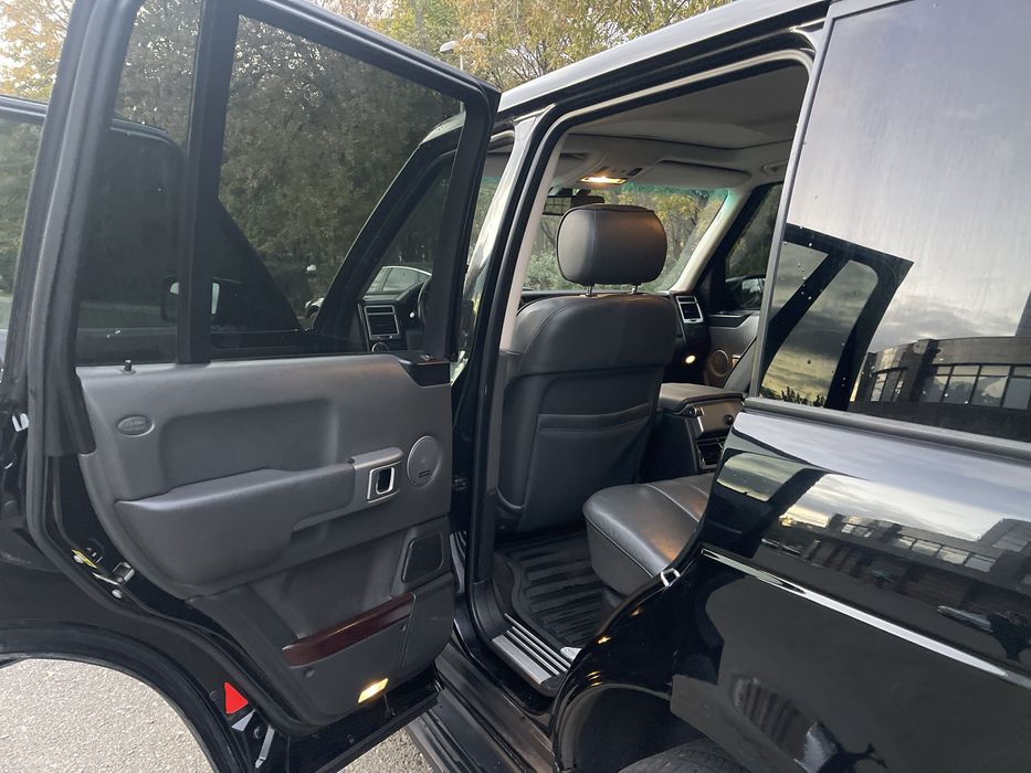 Продам Land Rover Range Rover 4.4 2007 года Официал