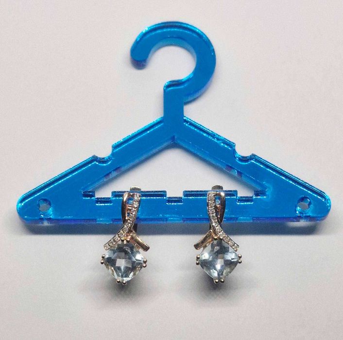 Золоті сережки з діамантами.