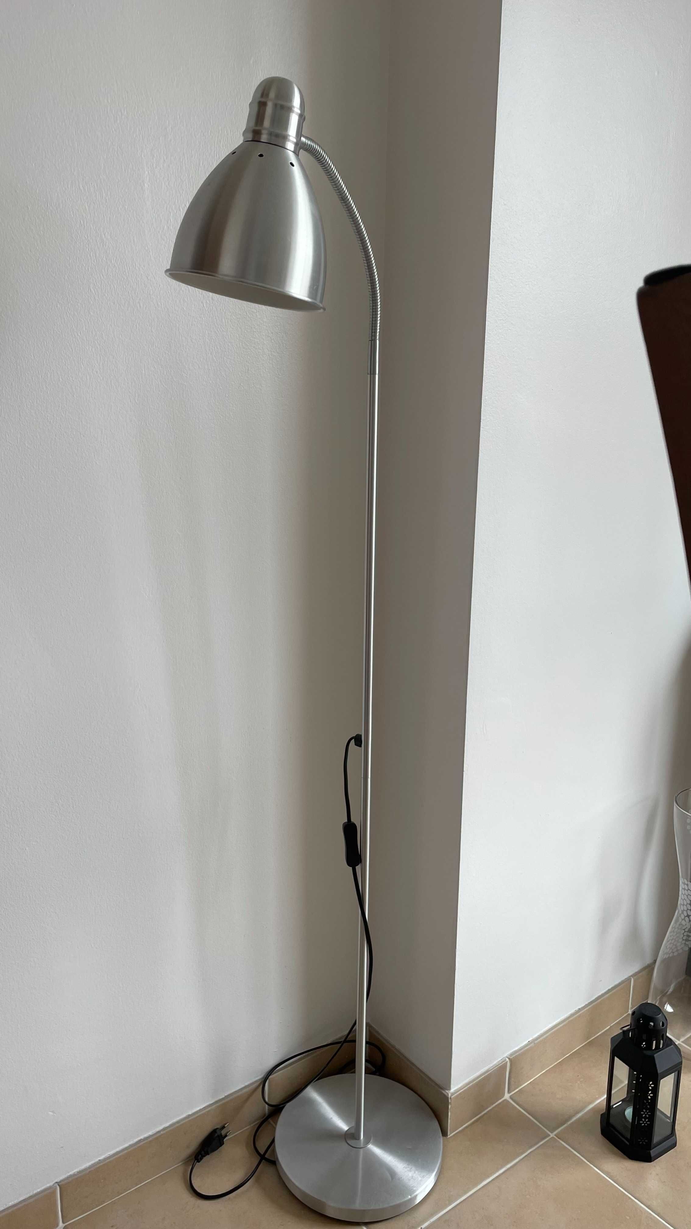 candeeiro IKEA em alumínio