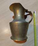 Jarra antiga em latão decorado