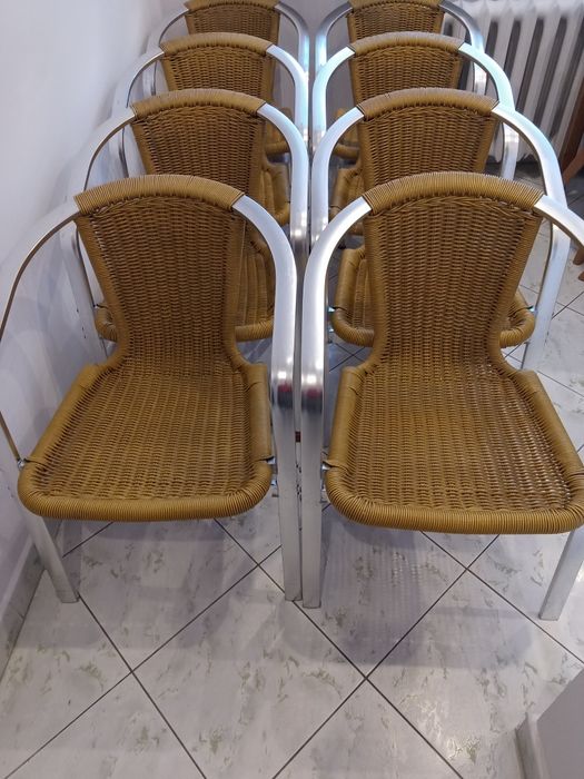 Sprzedam krzesła z grubszego,masywnego aluminium z technoratanem.