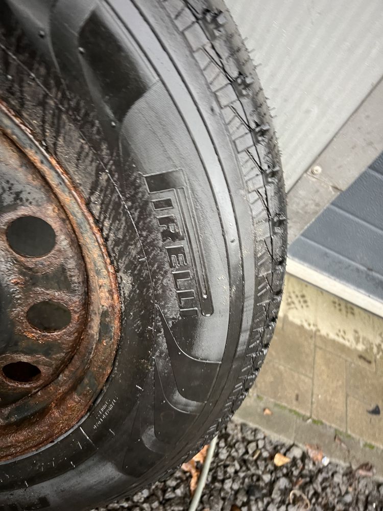 Felga z oponą Ford f150 6x137