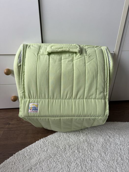 Przenośne łóżeczko, dostawka, przewijak The First Years