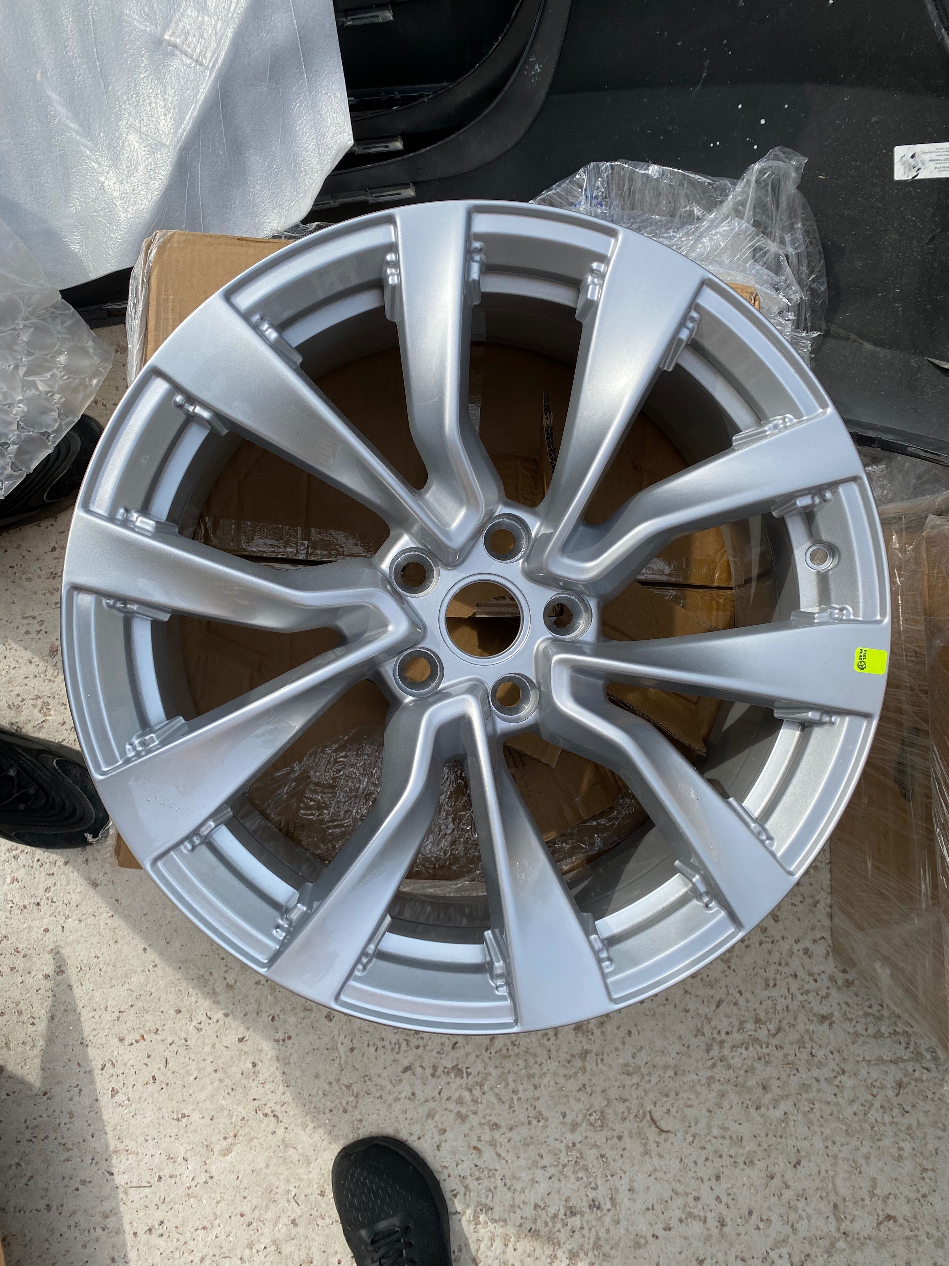 Бампер передній Tesla model 3 highland 2023 2024