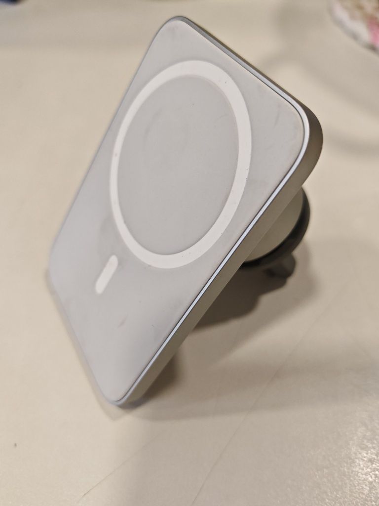 Suporte magnético de automóvel PRO Belkin com MagSafe