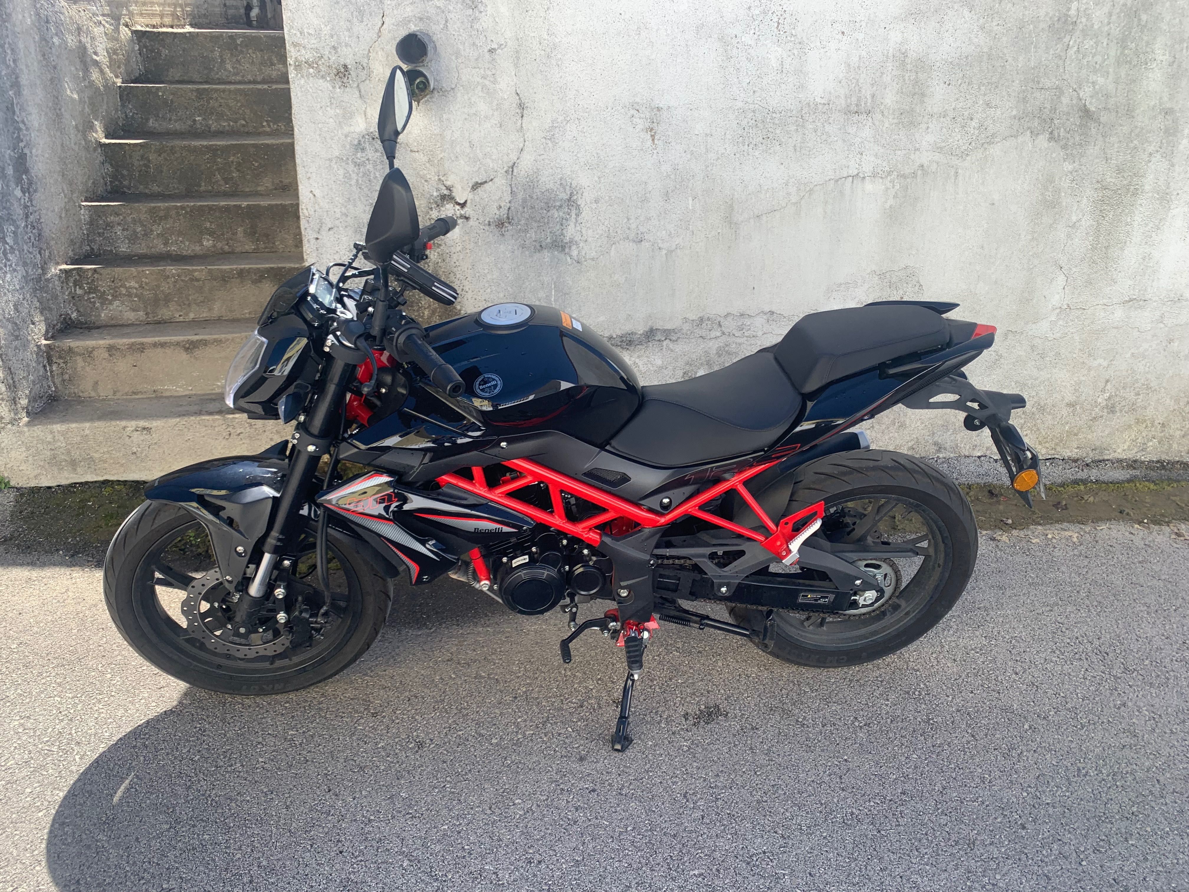 Benelli BN 125 como nova