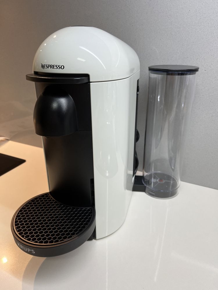 Máquina de Café Nespresso Vertuo Plus