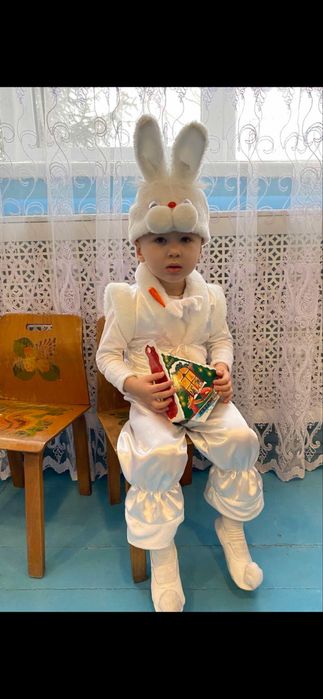 Новорічний костюм білого зайчика