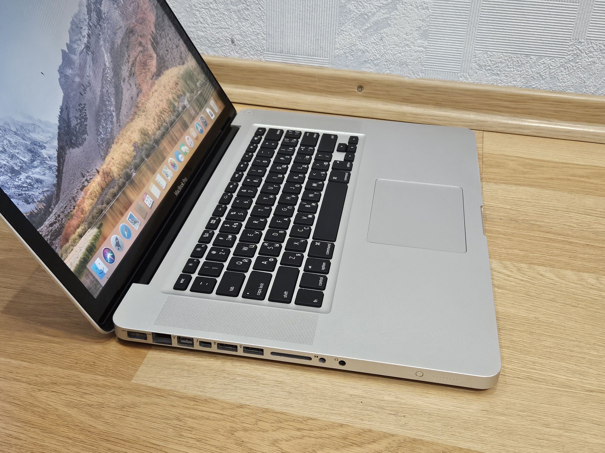 Apple MacBook Pro 15 2011 i7 2.2/16Gb/SSD 256Gb+HDD 750Gb/6 годин АКБ