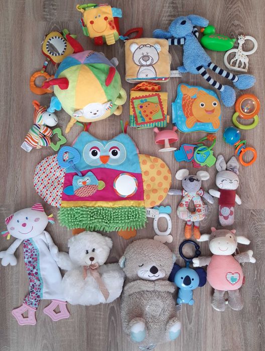 Zestaw zabawek dla niemowląt grzechotki gryzaki szeleszczące pluszaki