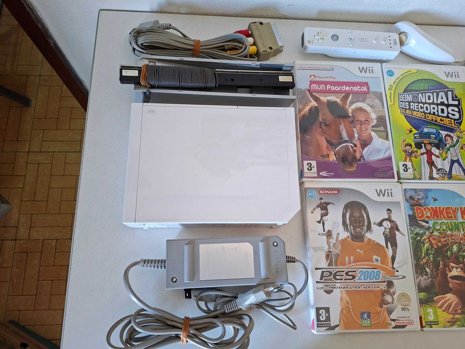 Nintendo Wii Branca 1º Modelo + 1 Comando + 6 jogos *100% Funcional*