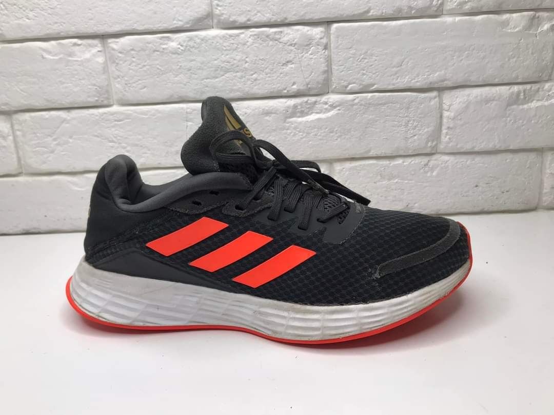 Buty sportowe Adidas  Rozmiar 39,5 świetne