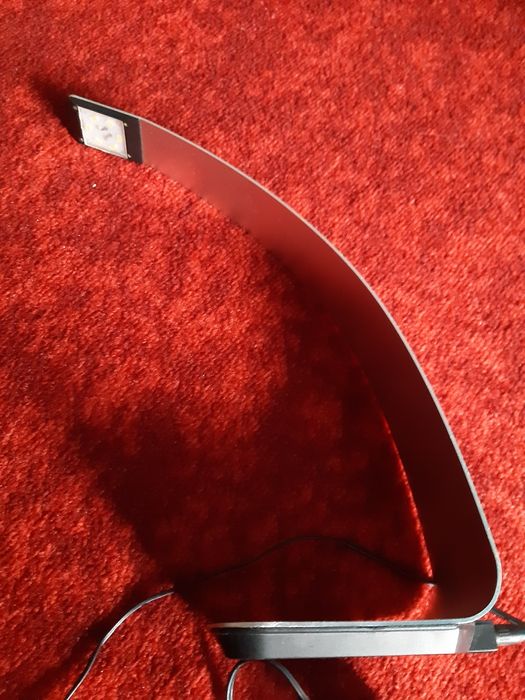 Lampka na  biurko srebrna LED