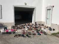 Lote de 120 sapatos diversos (vários números, estações, homem e mulher