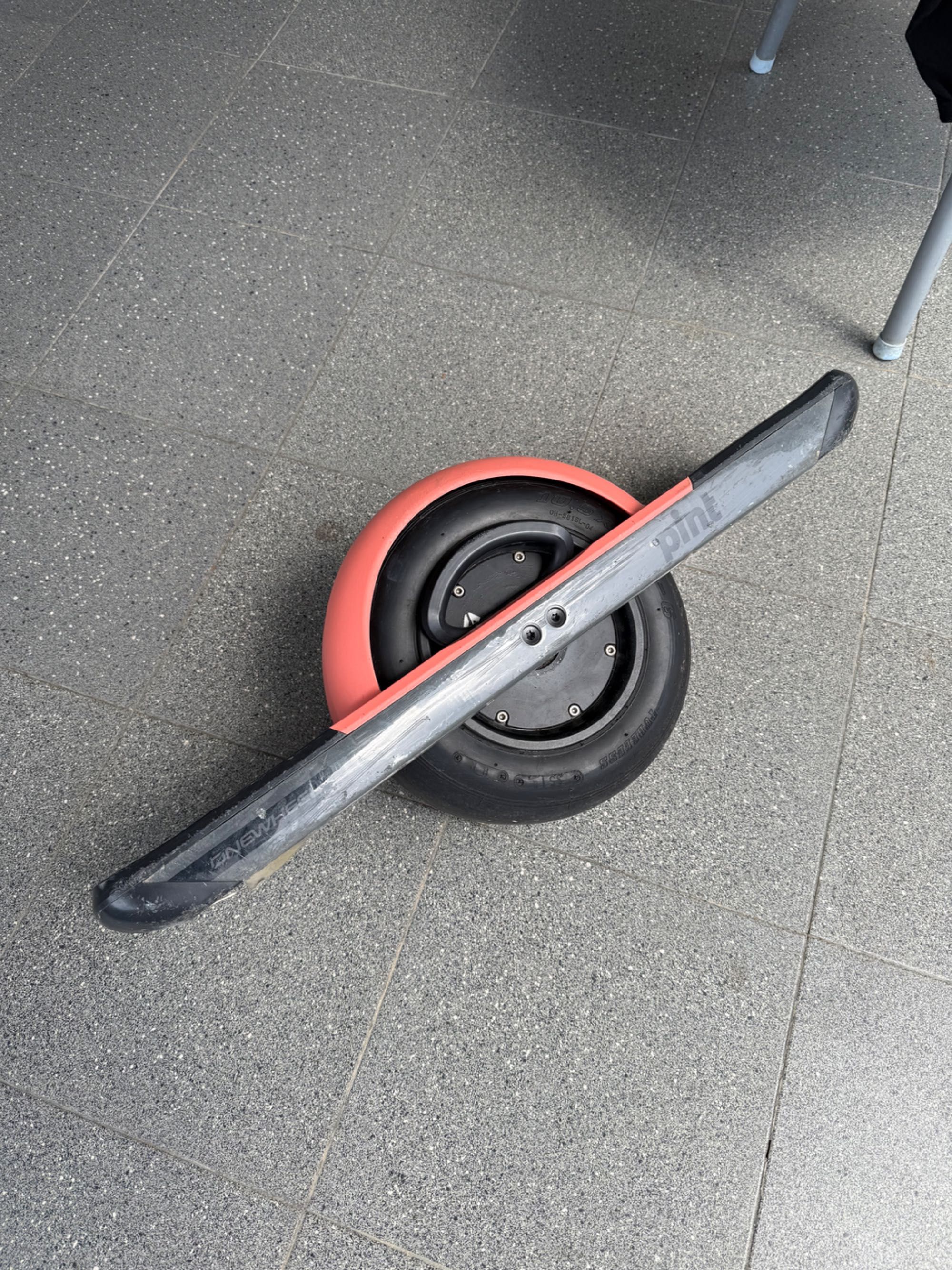OneWheel Pint  em Bom Estado c/ Rail Salmão