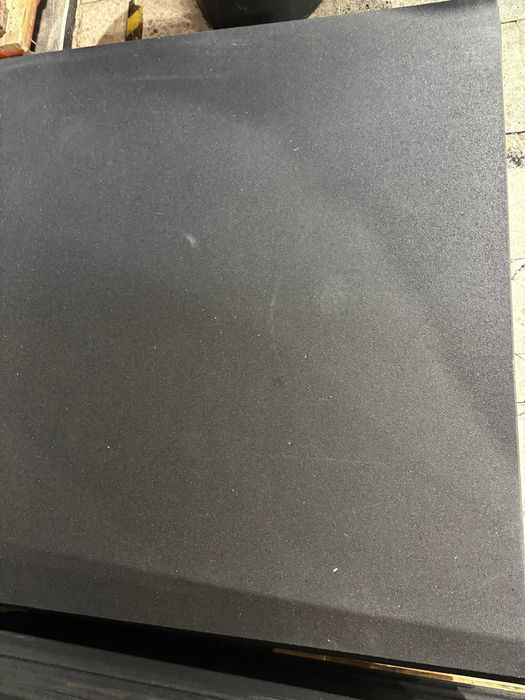 Pavimento de Ginásio com pequenos defeitos