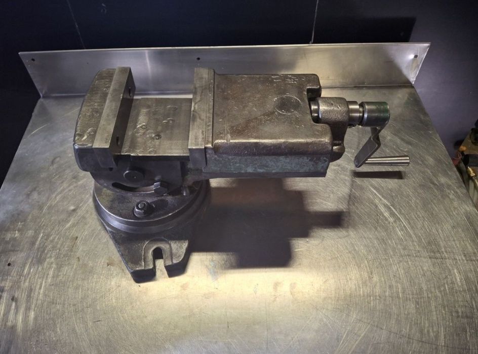 Imadło maszynowe uchylne obrotowe 150 wiertarka
35kg wiertarka frezar