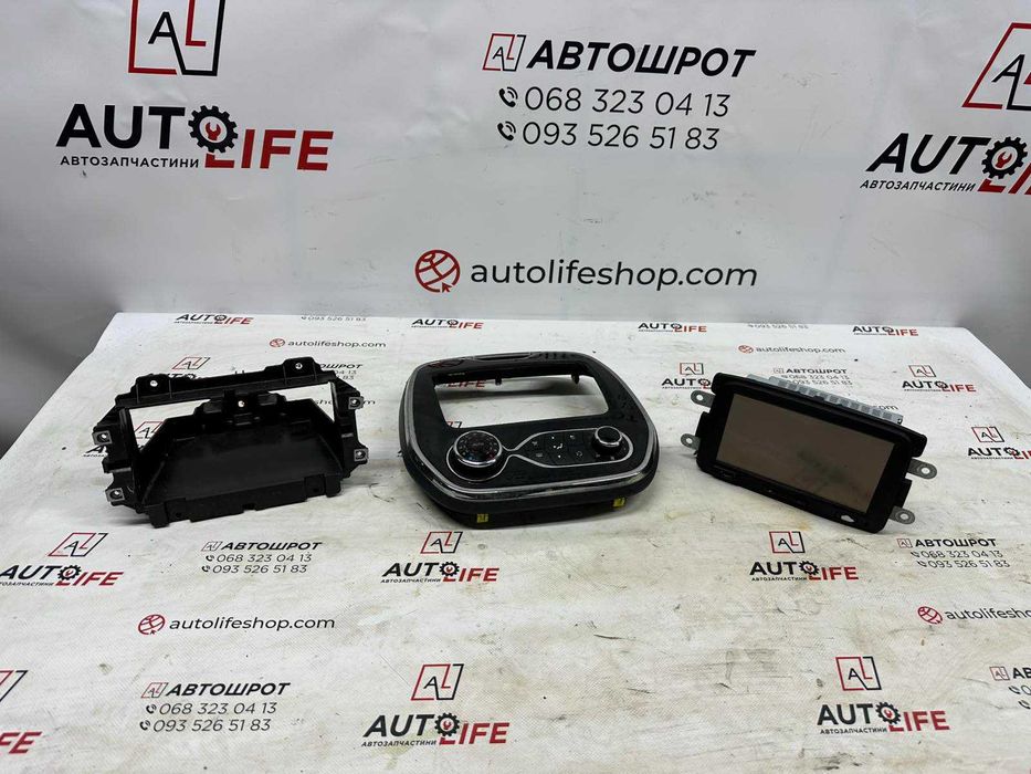 Автомобільний радіотримач та елементи приладної панелі Renault Captur