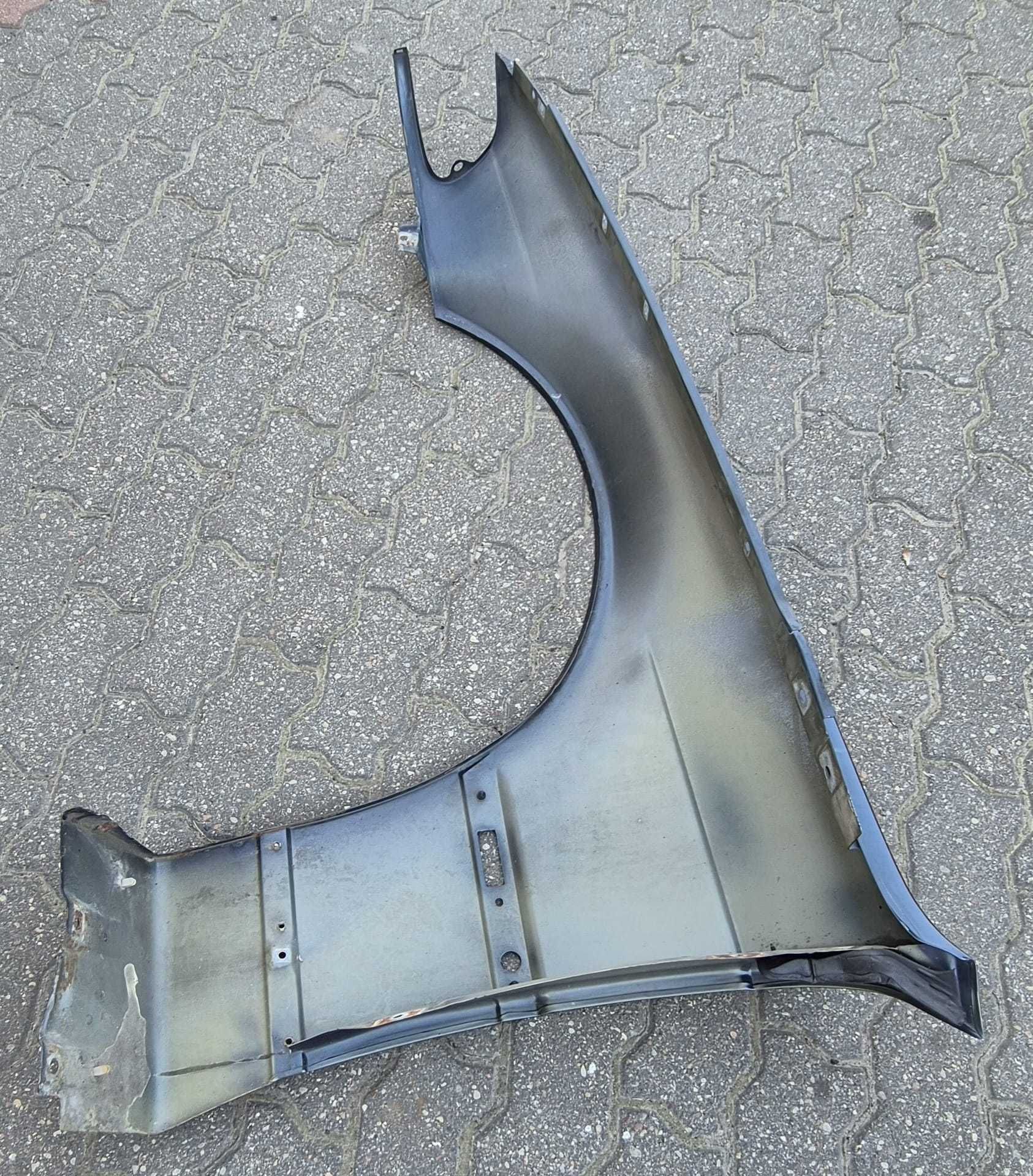Błotnik Przedni Prawy BMW E38 SERIA7 (94-01r.) Oryginalny Kolor Grafit