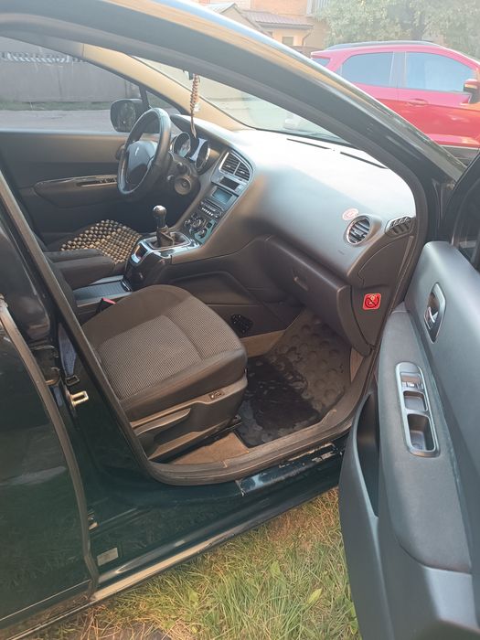 Продам Peugeot 5008