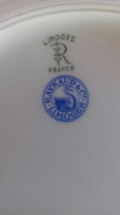 Chávenas com pratos "Limoges"