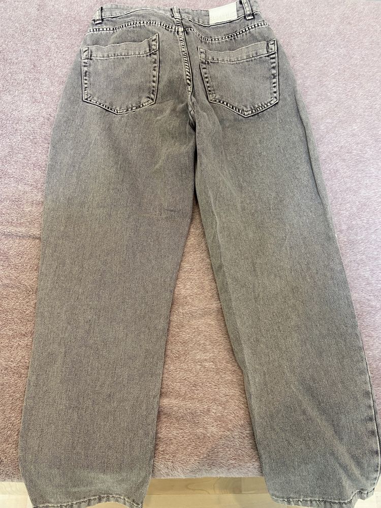 Продам женские джинсы Bershka р 36