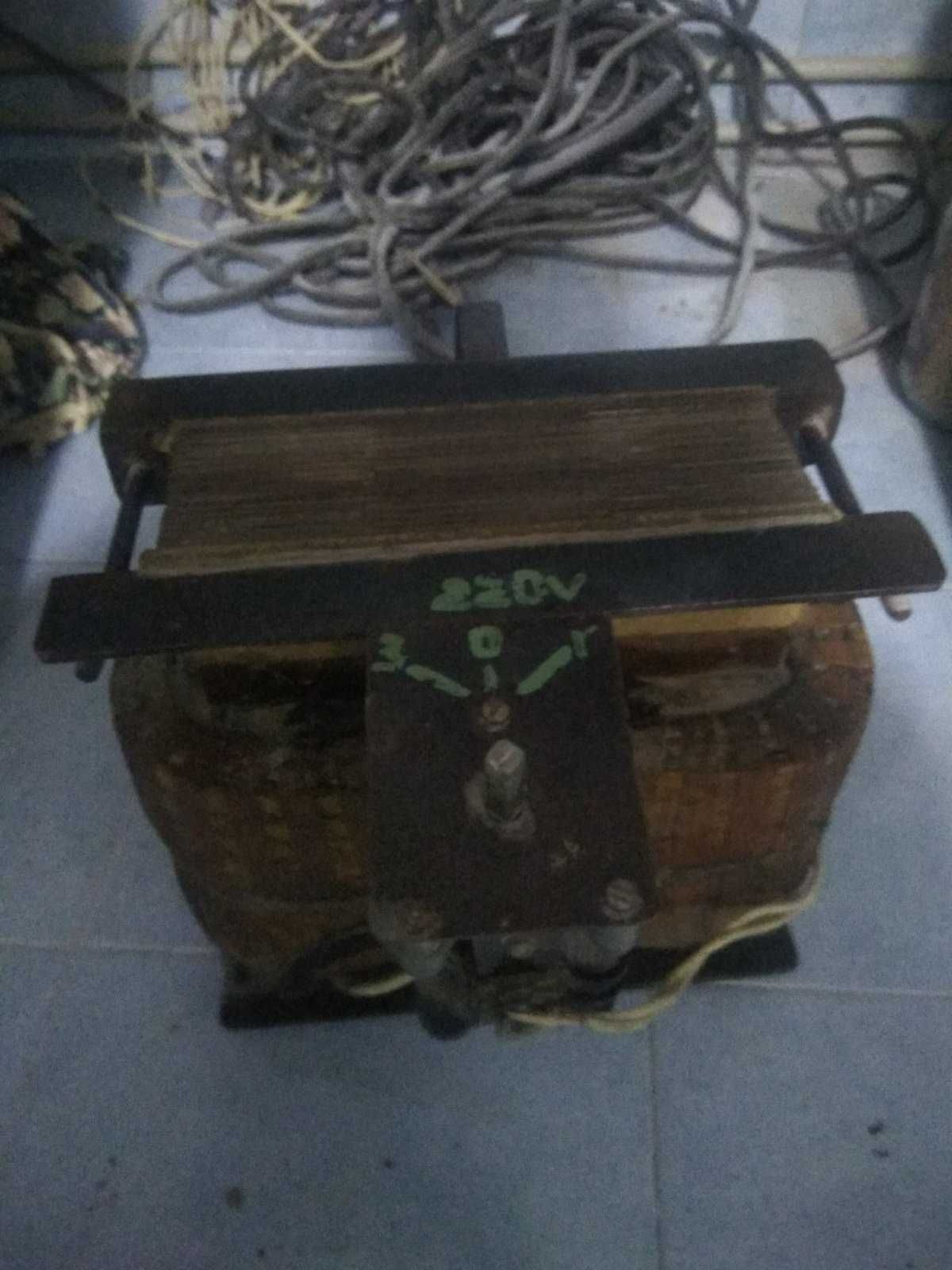 Зварювальний апарат (електродний)