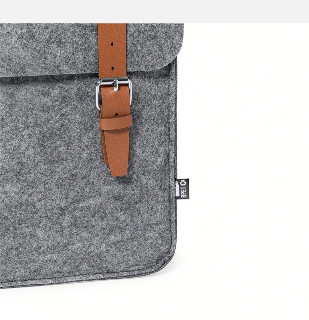Mochila cinza feltro