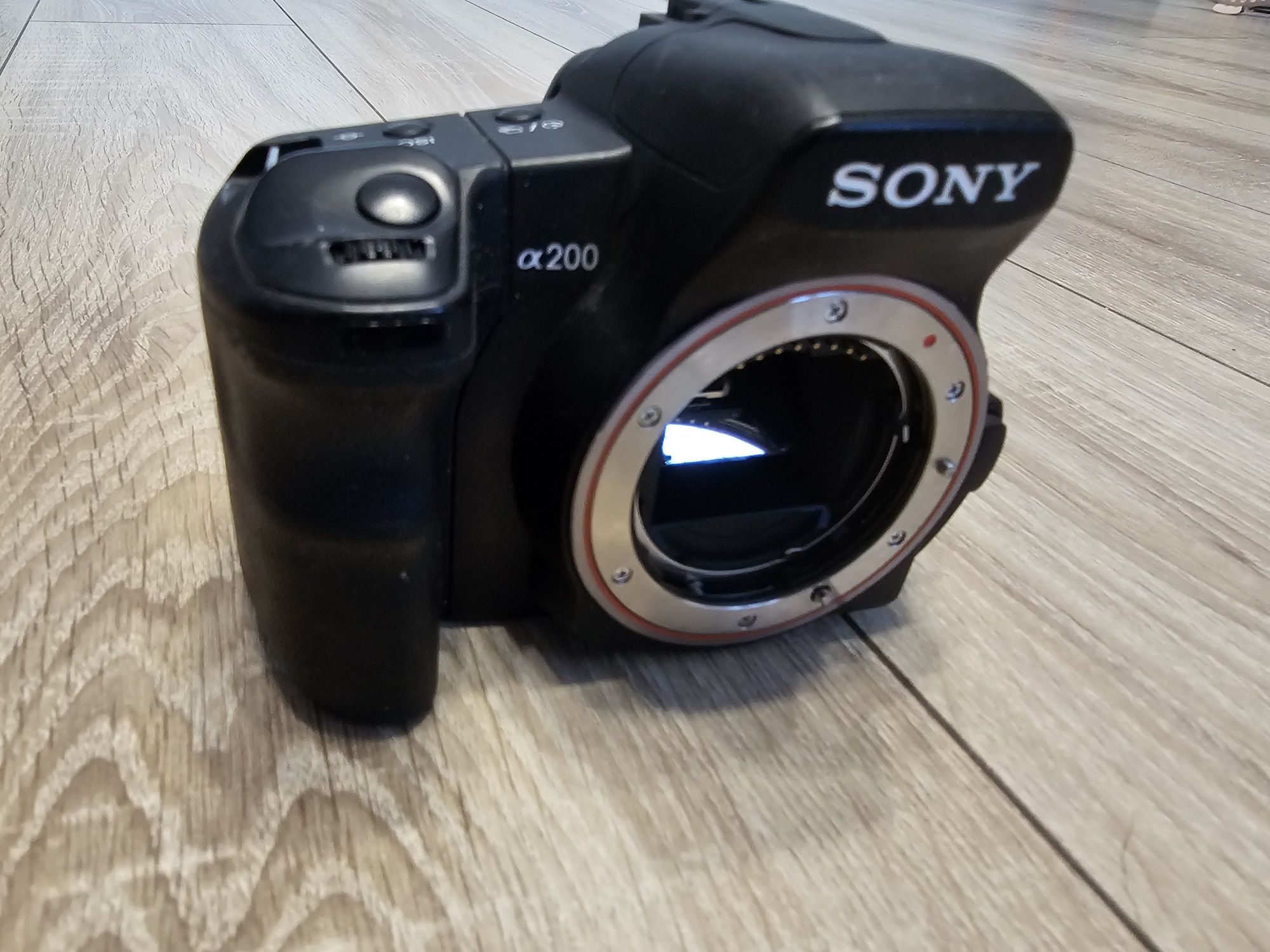 Фотоапарат Sony Alpha DSLR-A200