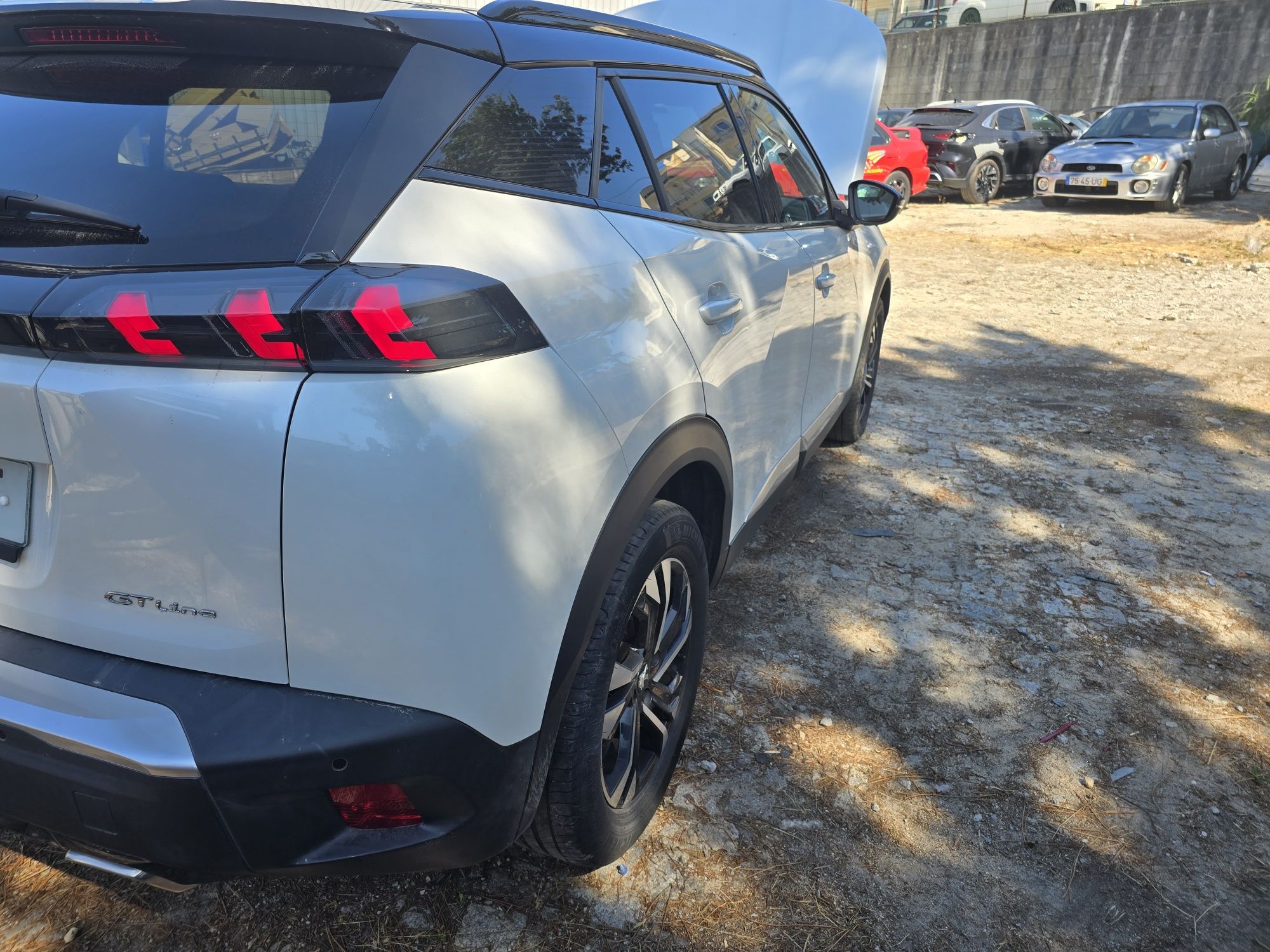 Peugeot 2008 gt line 1.2.130cv